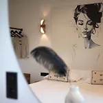 Be Modern Aparts & *